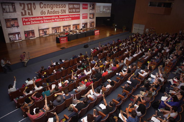 Congresso do Andes-SN decide construir greve das Instituições Federais de Educação