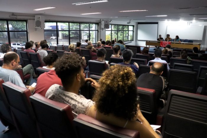 Assembleia docente aprova paralisação no dia 18 e estado de greve