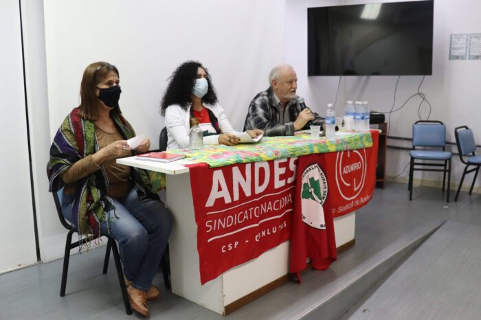 Docentes e estudantes da Unirio discutem com lideranças do MST caminhos para enfrentar a crise