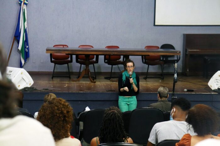 Nova análise apresenta à reitoria caminho para manter a professora Elizabeth Sara Lewis na Unirio
