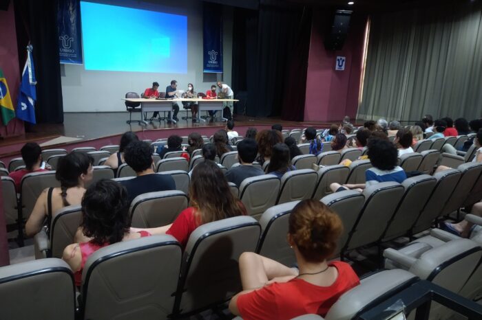 Audiência discutiu riscos de proposta que quer ampliar limites do ensino remoto em cursos presenciais