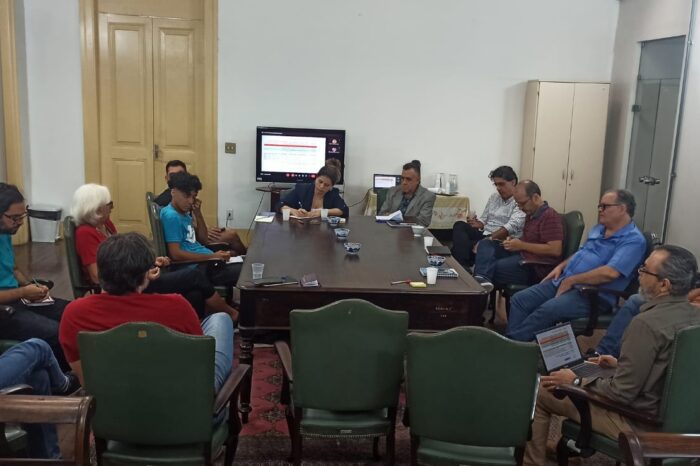 Em reunião com entidades representativas da Unirio, reitoria apresenta a situação orçamentária