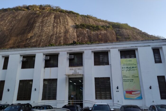 Exposição de livros docentes da Unirio recém publicados terá mais de 70 publicações