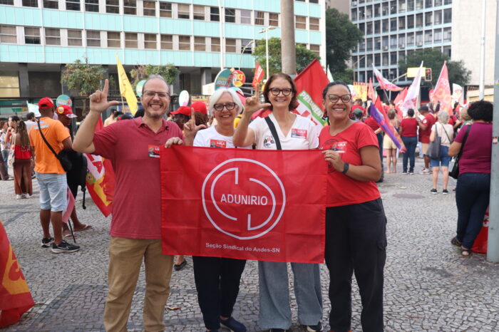 A Educação Não Ficará em Silêncio!